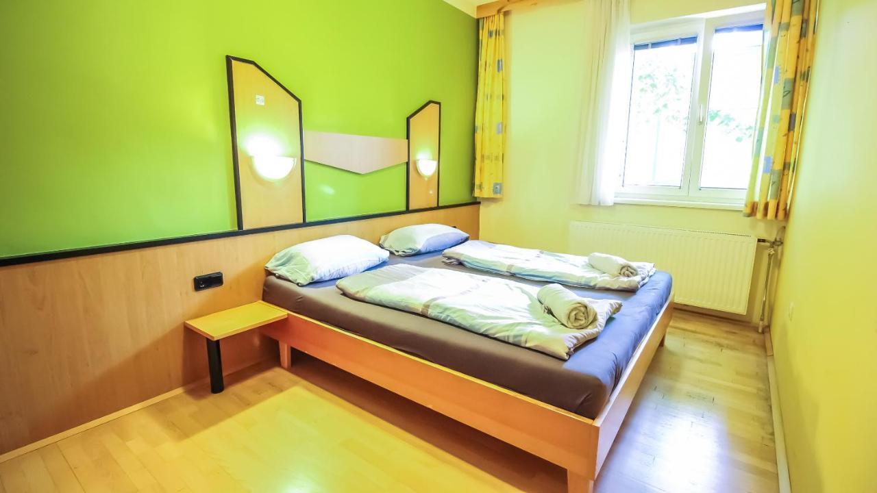 Private Double Bed Room With Bathroom Wien Exterior foto