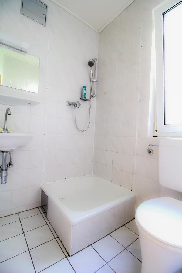 Private Double Bed Room With Bathroom Wien Exterior foto