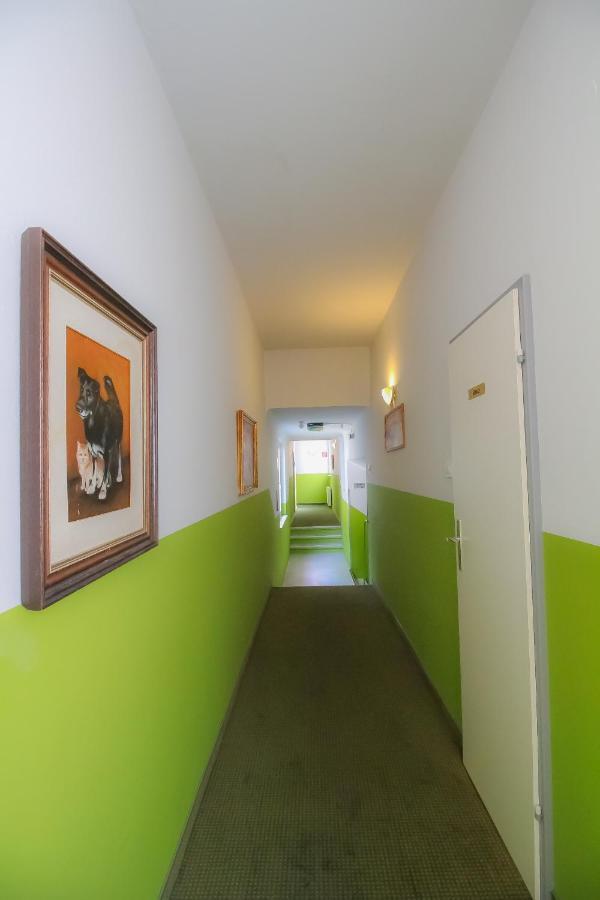 Private Double Bed Room With Bathroom Wien Exterior foto